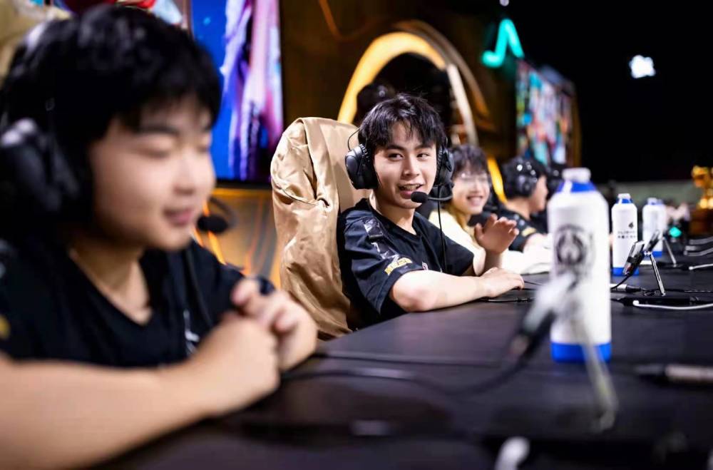 LDL明日开始复赛，季后赛名额竟缩到只剩三分之一